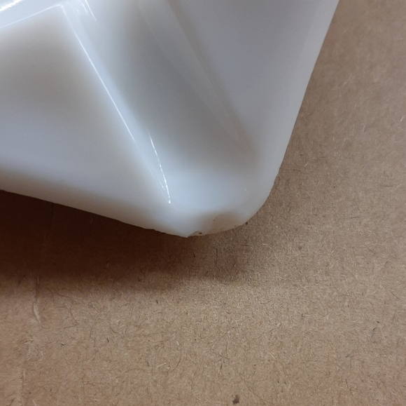 VTG SQUARE MILK GLASS ASHTRAY - Picture 8 of 10